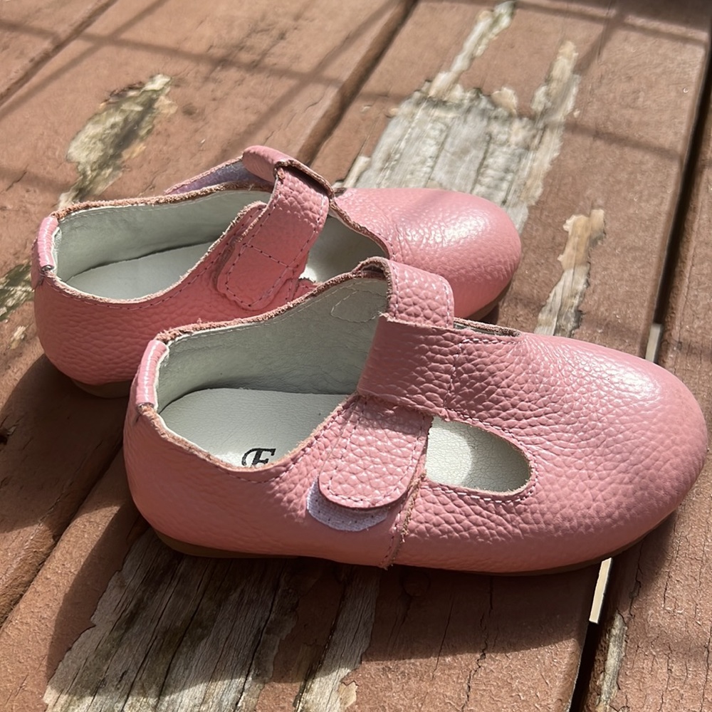 Pink leather Mary Jane shoes